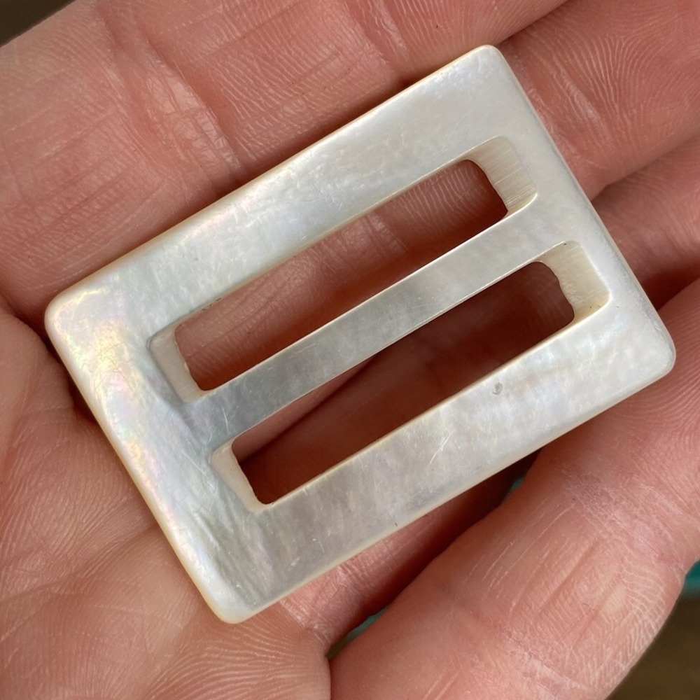 2 VTG Mother Of Pearl Ivory Irridescent Shell Scarf Slide/ Buckle Accessories - Picture 4 of 9